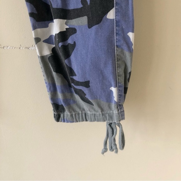 Urban Outfitters Blue Camo Cargo Pants size 0 - Picture 4 of 8